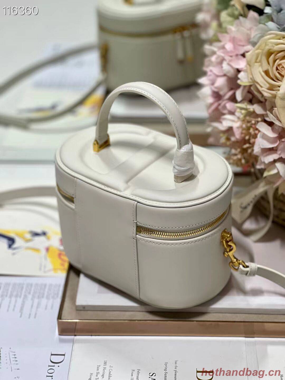 SMALL CD SIGNATURE VANITY CASE Calfskin with Embossed CD Signature S2203UTZQ Latte SMALL CD SIGNATURE VANITY CASE Calfskin with Embossed CD Signature S2203UTZQ Latte