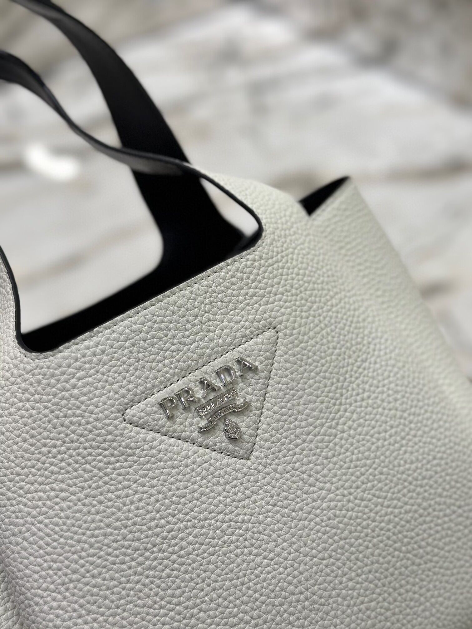Prada Original Calfskin Bag Tote 1BG335 White&Black Prada Original Calfskin Bag Tote 1BG335 White&Black