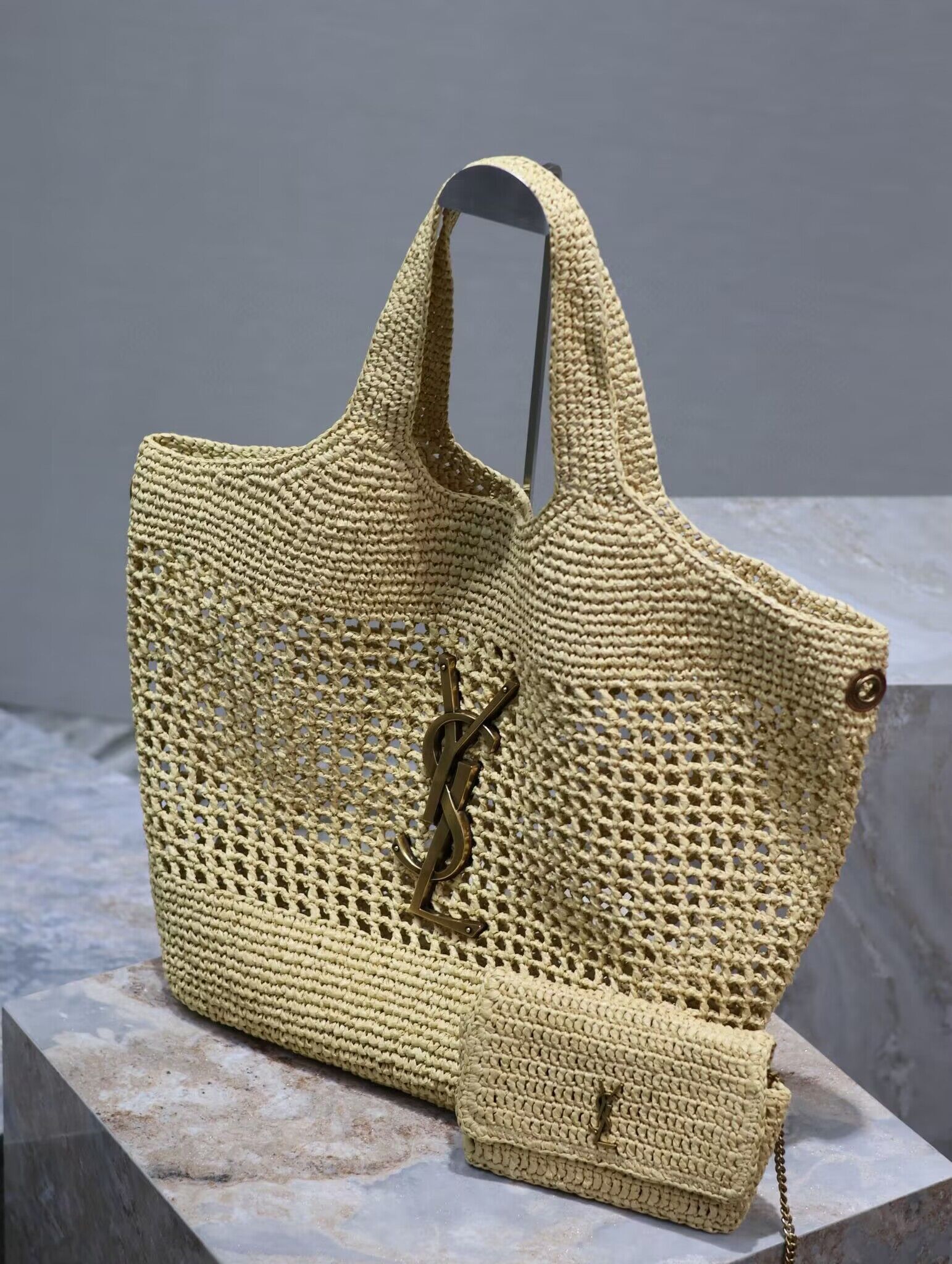 Yves Saint Laurent ICARE IN RAFFIA 698651 Apricot Yves Saint Laurent ICARE IN RAFFIA 698651 Apricot