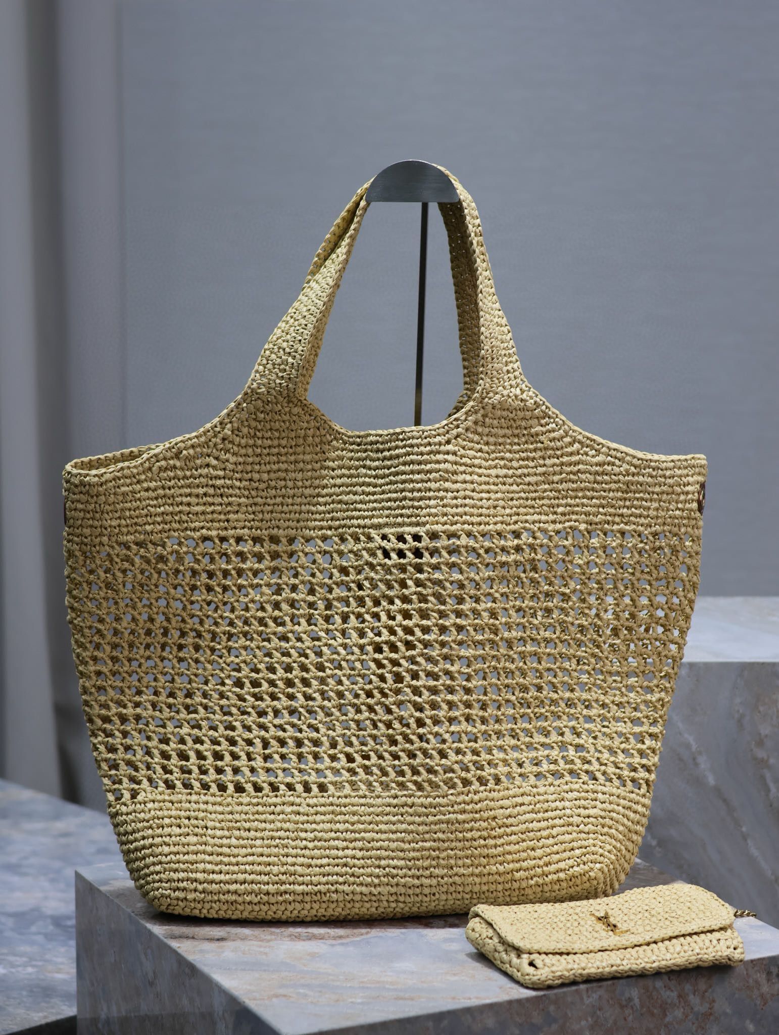 Yves Saint Laurent ICARE IN RAFFIA 698651 Apricot Yves Saint Laurent ICARE IN RAFFIA 698651 Apricot