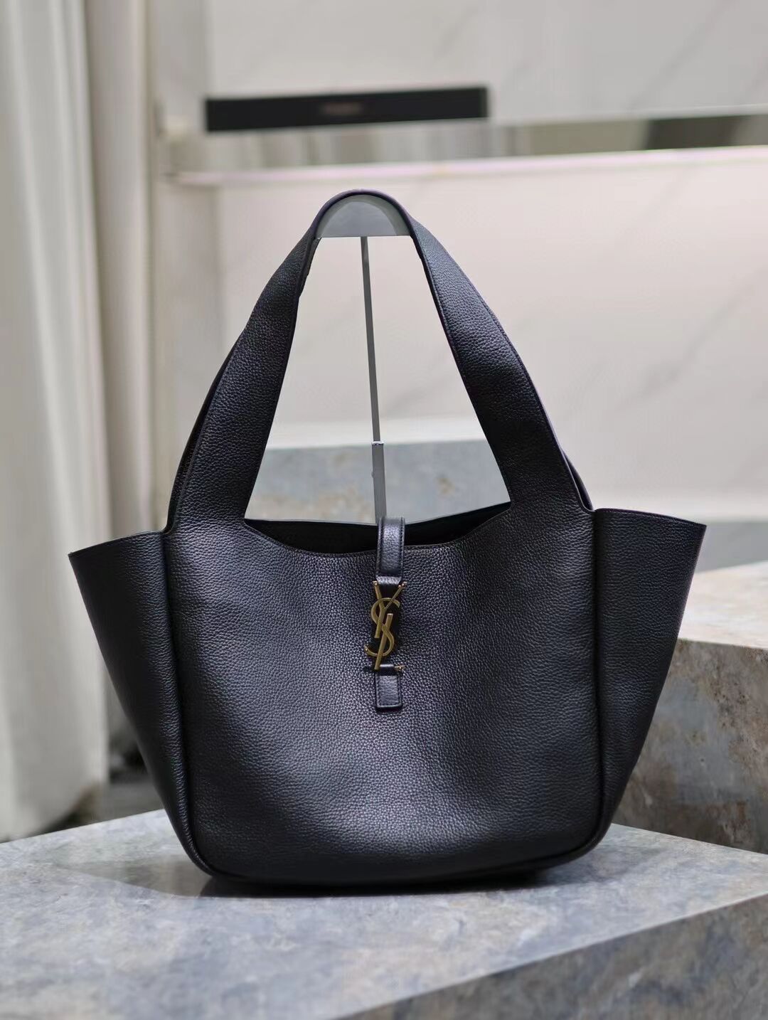 SAINT LAURENT BEA IN GRAINED LEATHER 763435 BLACK SAINT LAURENT BEA IN GRAINED LEATHER 763435 BLACK