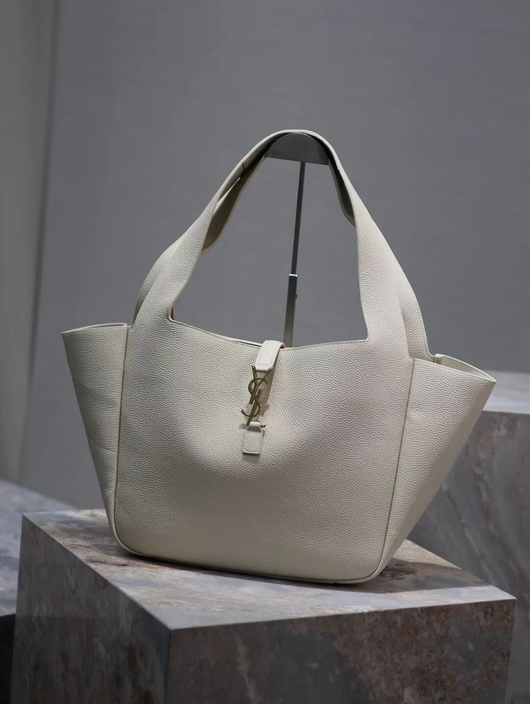 SAINT LAURENT BEA IN GRAINED LEATHER 763435 WHITE SAINT LAURENT BEA IN GRAINED LEATHER 763435 WHITE