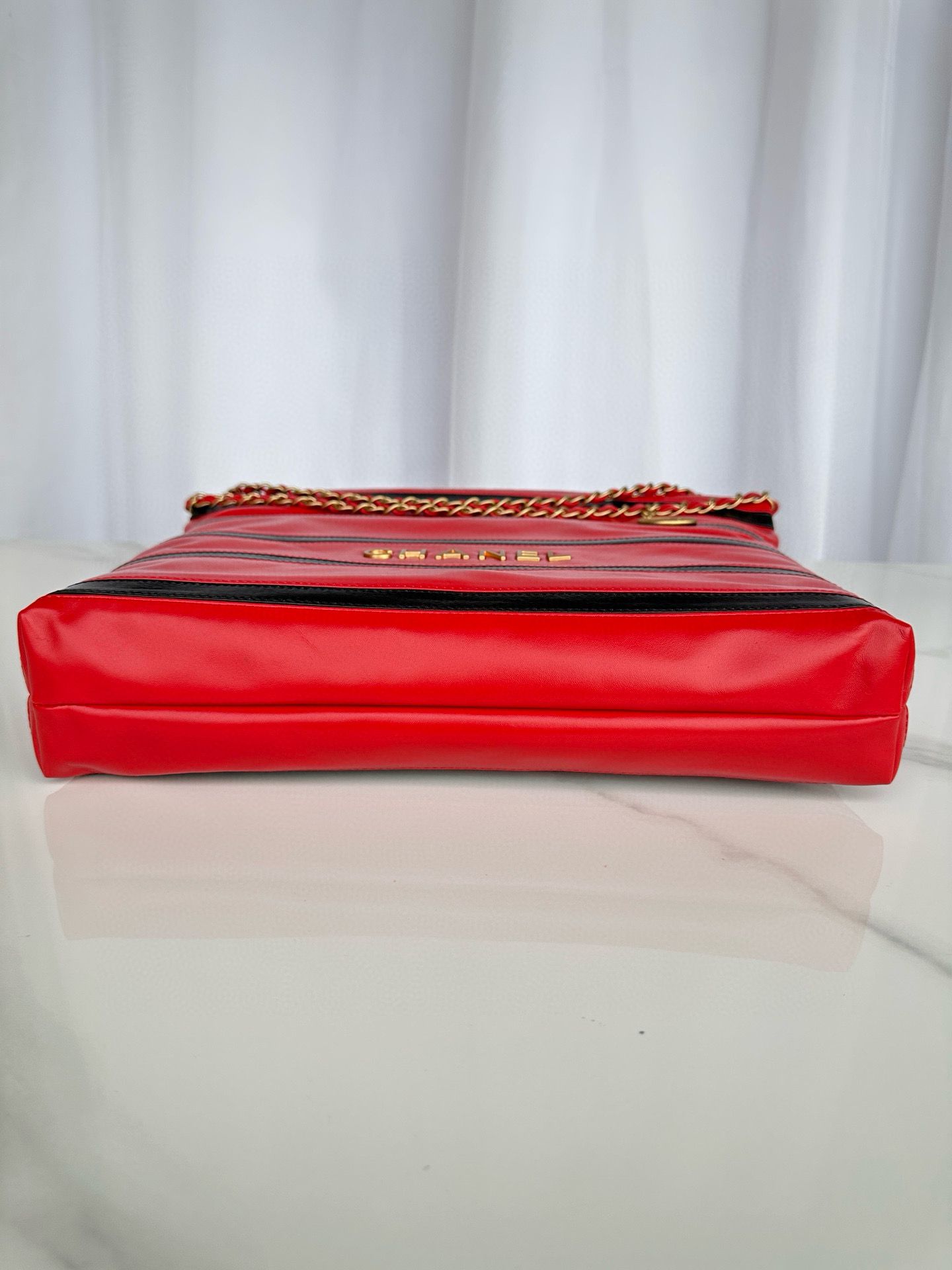 CHANEL 22 HANDBAG Calfskin & Gold-Tone Metal AS3261 Red&Black CHANEL 22 HANDBAG Calfskin & Gold-Tone Metal AS3261 Red&Black