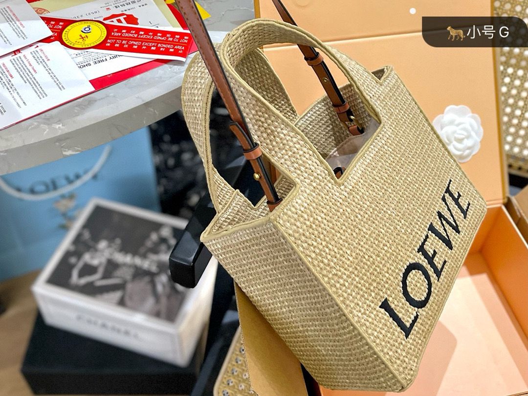 Loewe Anagram Basket Woven Straw Shopping Tote Bag 652399 Beige Loewe Anagram Basket Woven Straw Shopping Tote Bag 652399 Beige