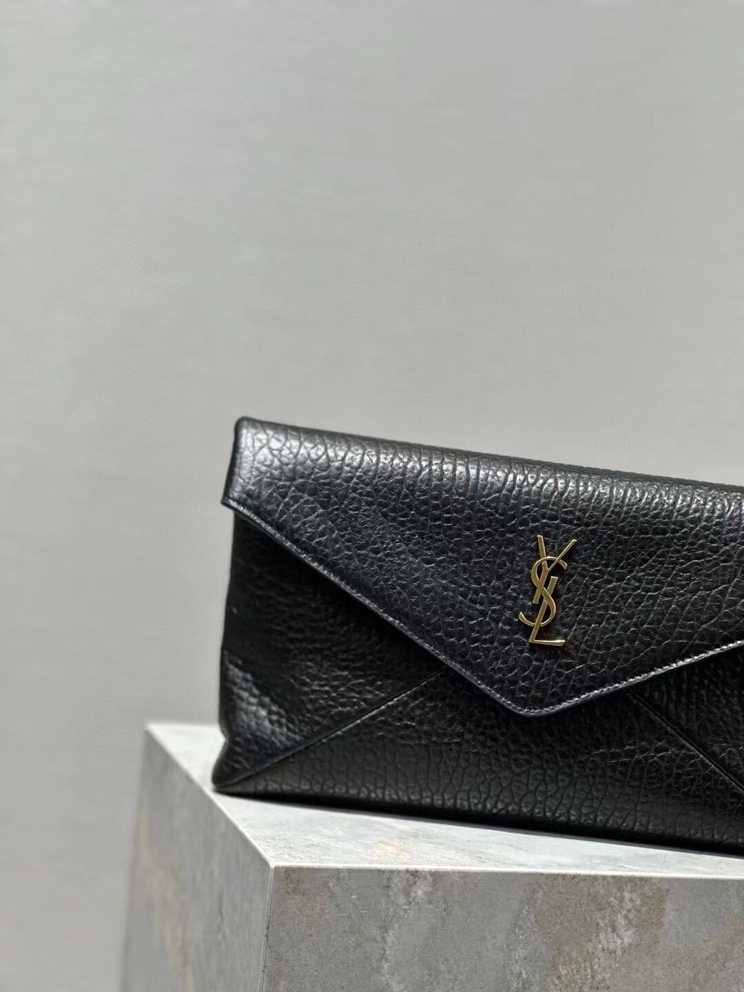 SAINT LAUREN CASSANDRE LARGE ENVELOPE POUCH IN LAMBSKIN 778181 BLACK SAINT LAUREN CASSANDRE LARGE ENVELOPE POUCH IN LAMBSKIN 778181 BLACK
