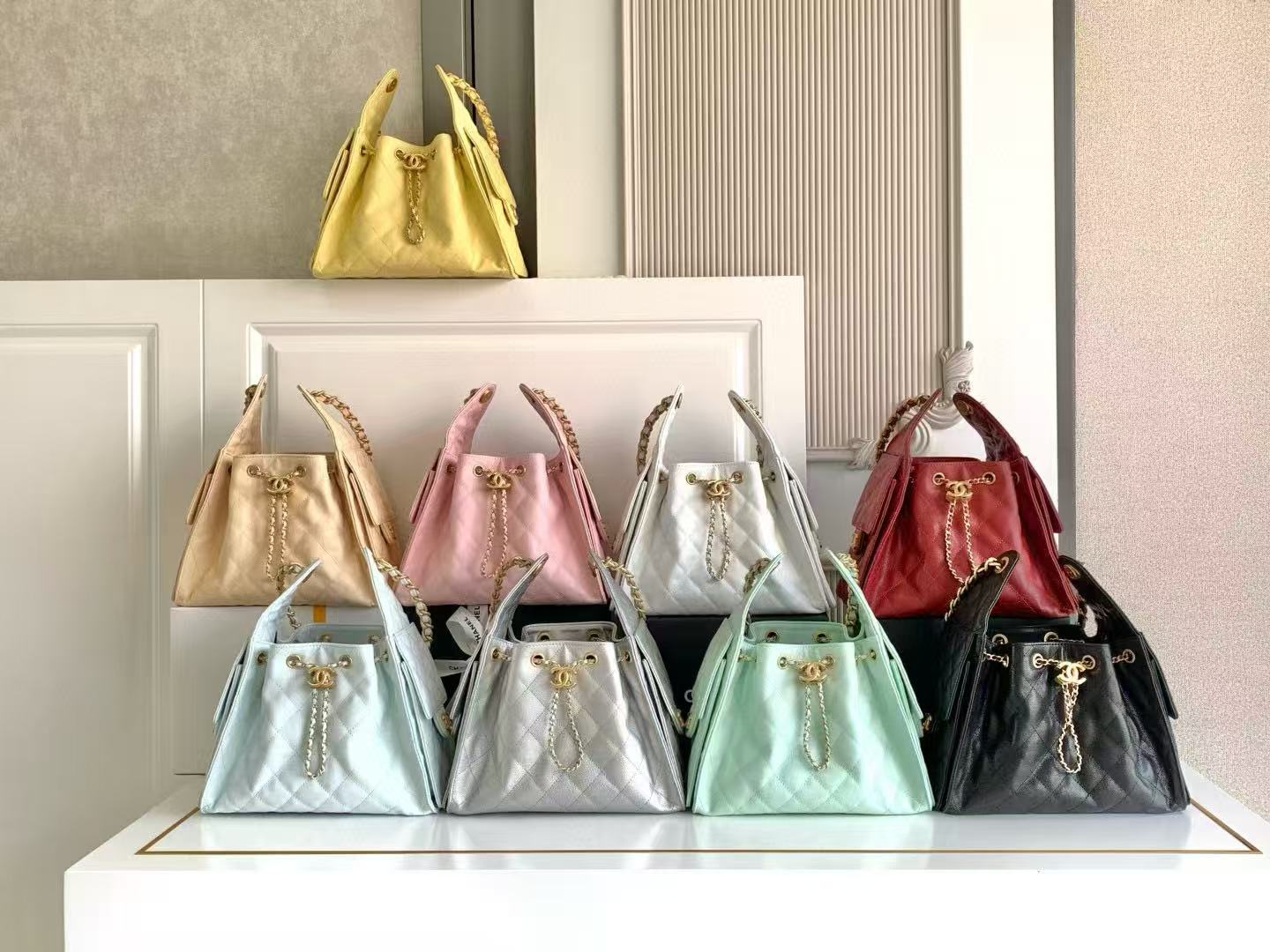CHANEL 25 SMALL HANDBAG AS5293 Silvery CHANEL 25 SMALL HANDBAG AS5293 Silvery