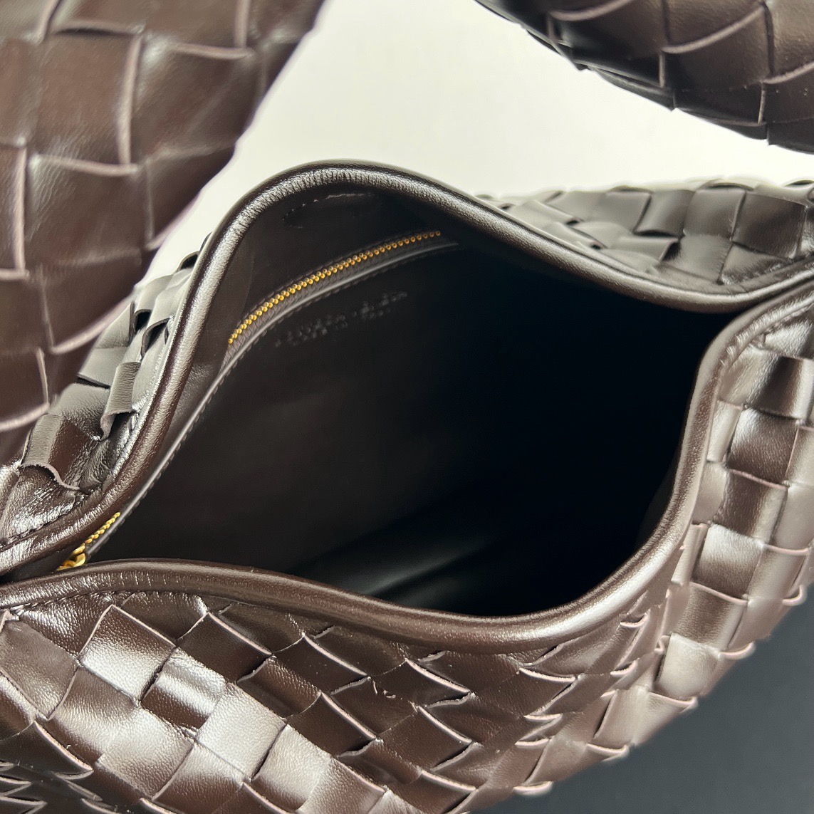 Bottega Veneta Hop Shoulder bag with Intrecciato craftsmanship in calf leather 796262 Fondant