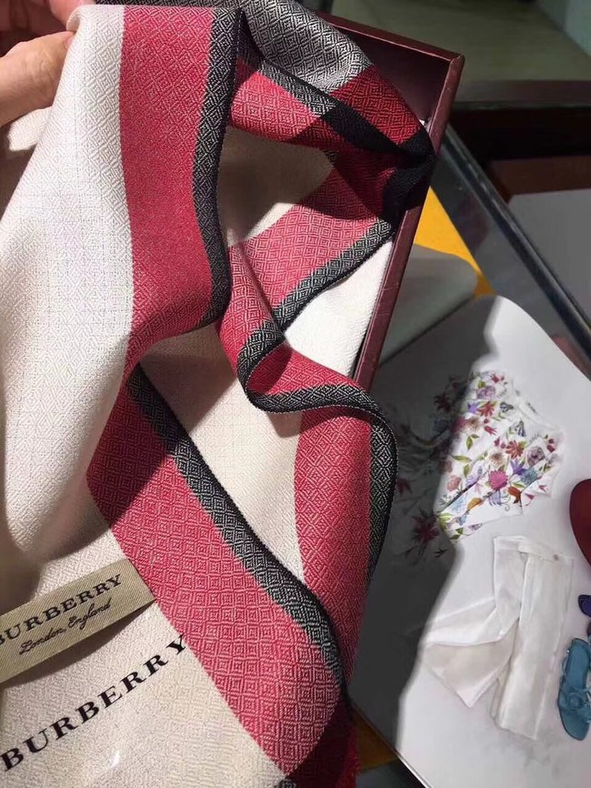 Burberry Shawl Wool Silk and Cotton KY191