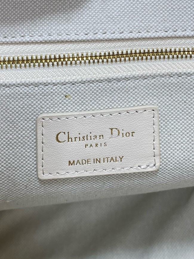 Medium Dior Book Tote Dior Oblique Embroidery and Calfskin M1324CZ-2