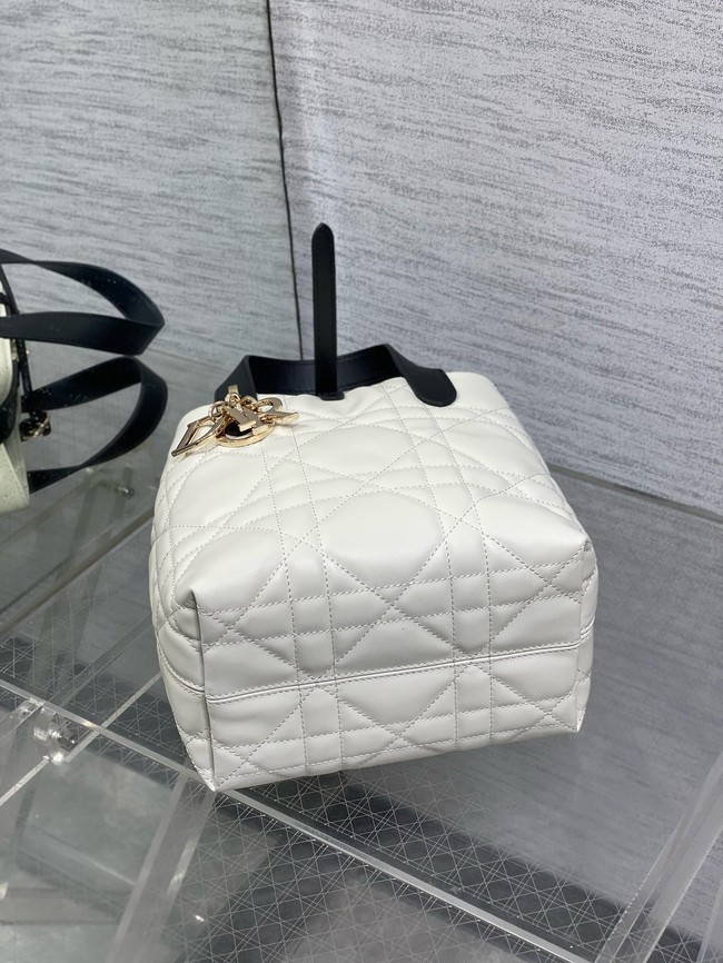 Small Dior Toujours Vertical Tote Bag Macrocannage Crinkled Calfskin M2835 white&black 