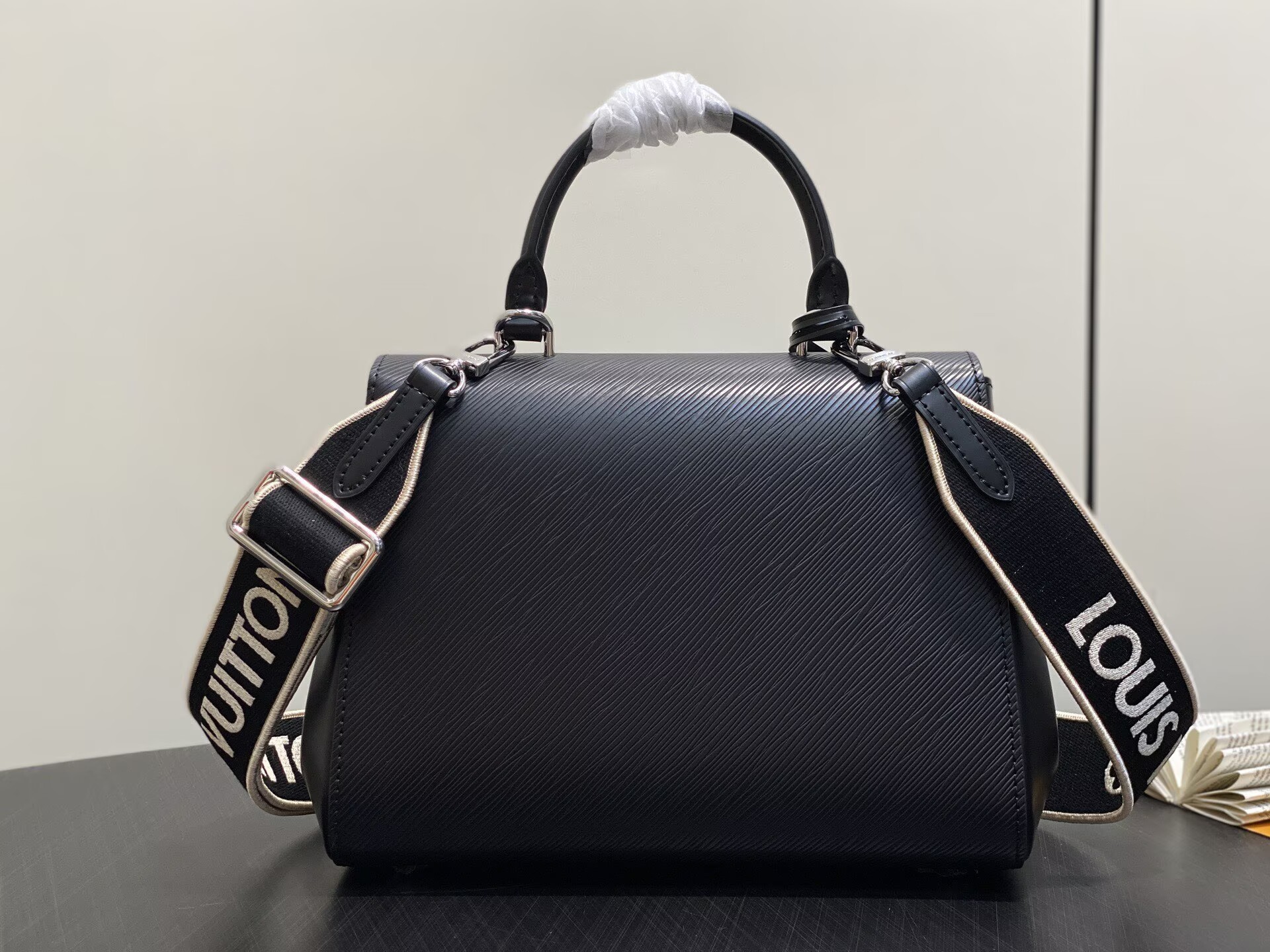 Louis Vuitton Cluny MM EPI Leather M58931 Black