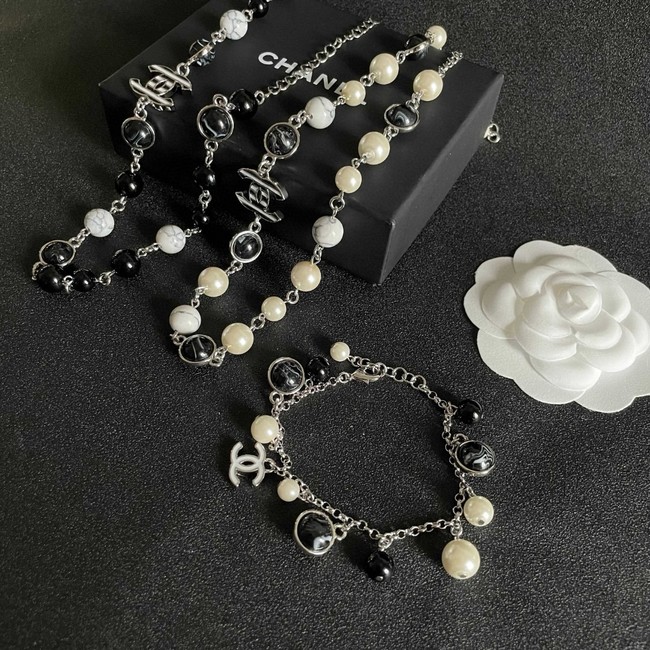 Chanel necklace CE82006