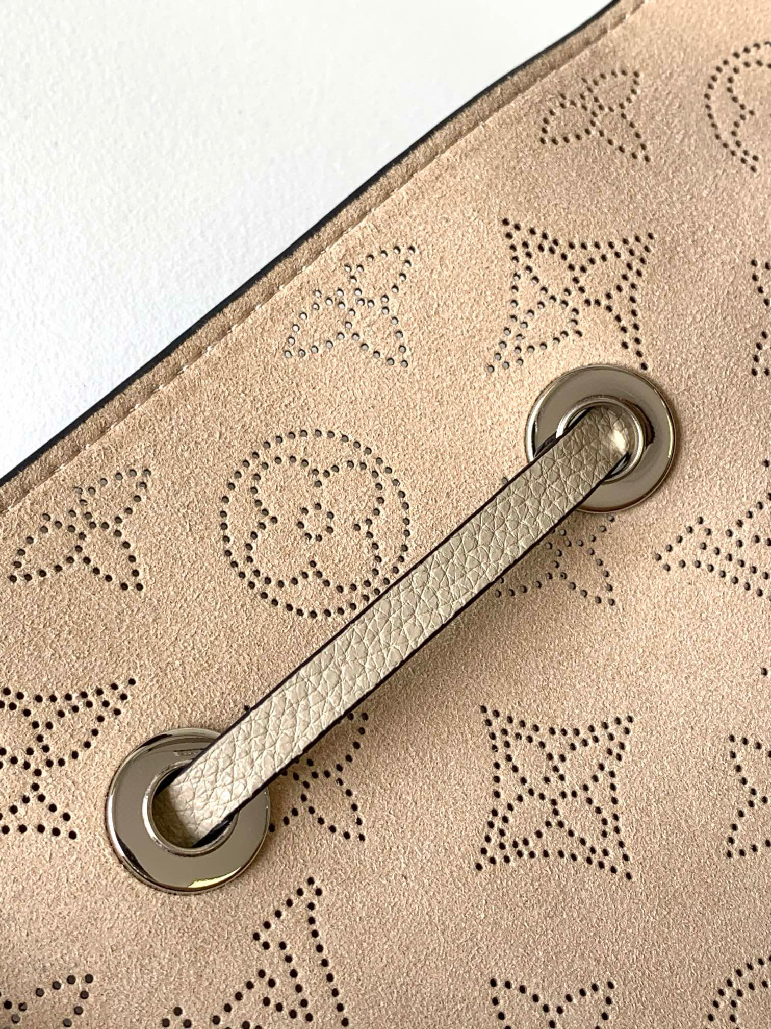 Louis Vuitton BELLA M57201 Creme Beige Louis Vuitton BELLA M57201 Creme Beige